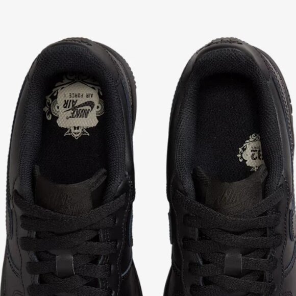 *NEW* WOMEN Nike Air Force 1 '07 Low Triple Black, Size W 6 - Picture 3 of 4